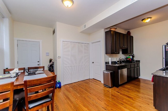 Foto del edificio - 1827 N Hermitage Ave