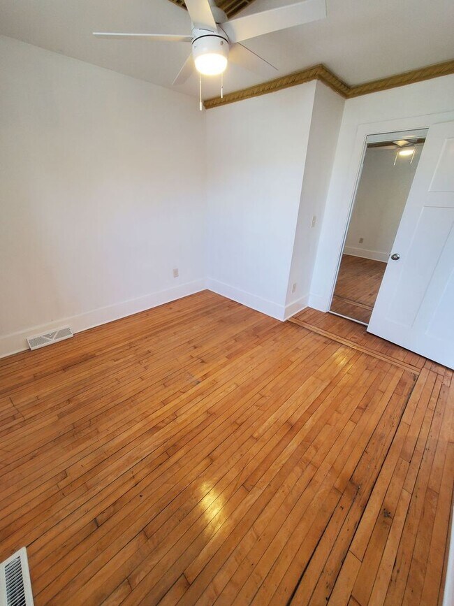 Building Photo - 2123 W Mineral St