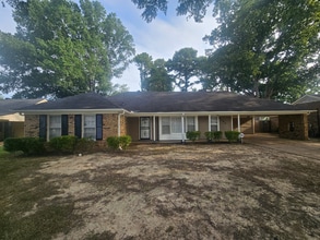 Building Photo - 5566 Forsyth Dr