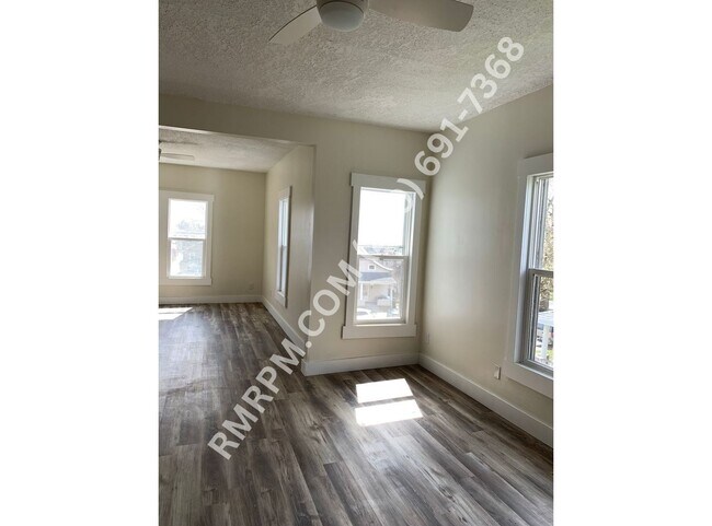 Foto del edificio - 326 E Tipton St.