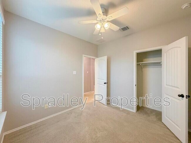 Foto del edificio - 9118 Lonesome Oak Drive