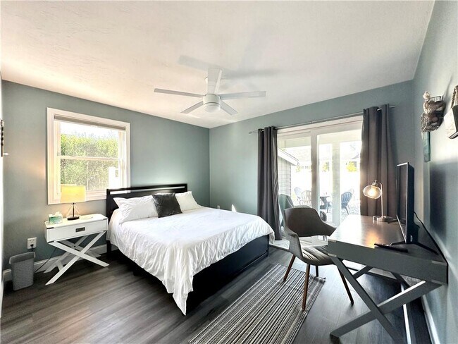 Foto del edificio - 90 Wolcott Ave