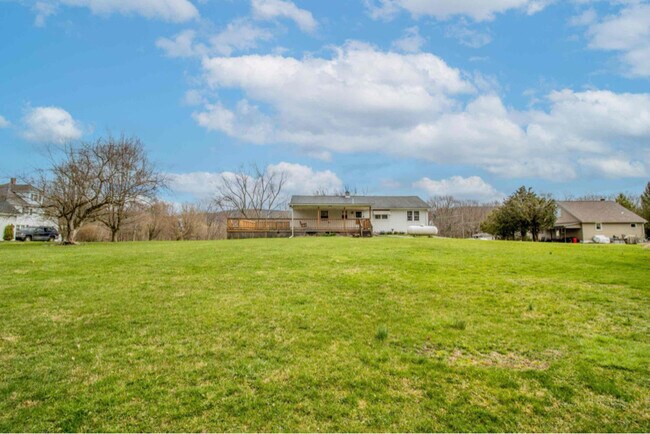 Building Photo - 631 St Johns Rd