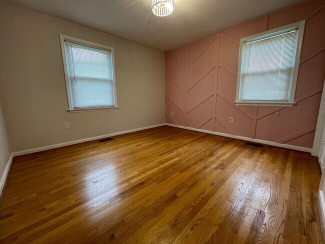 Foto del edificio - Beautiful brick rancher on over 1.5 acres