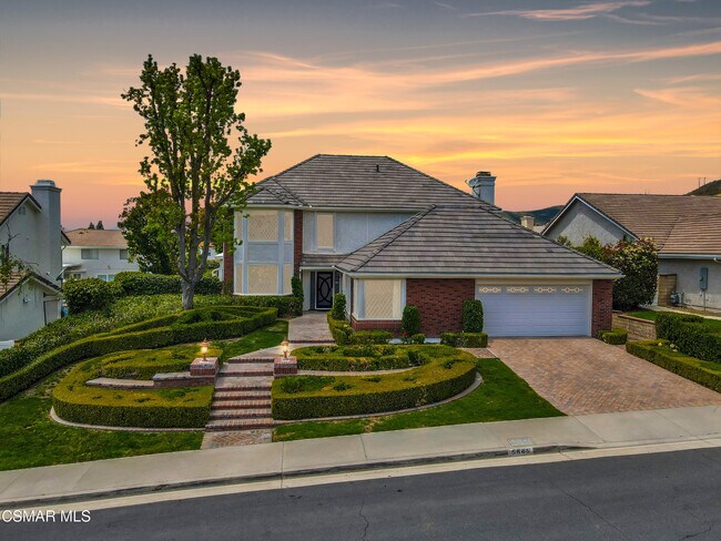 Building Photo - 5849 Middle Crest Dr