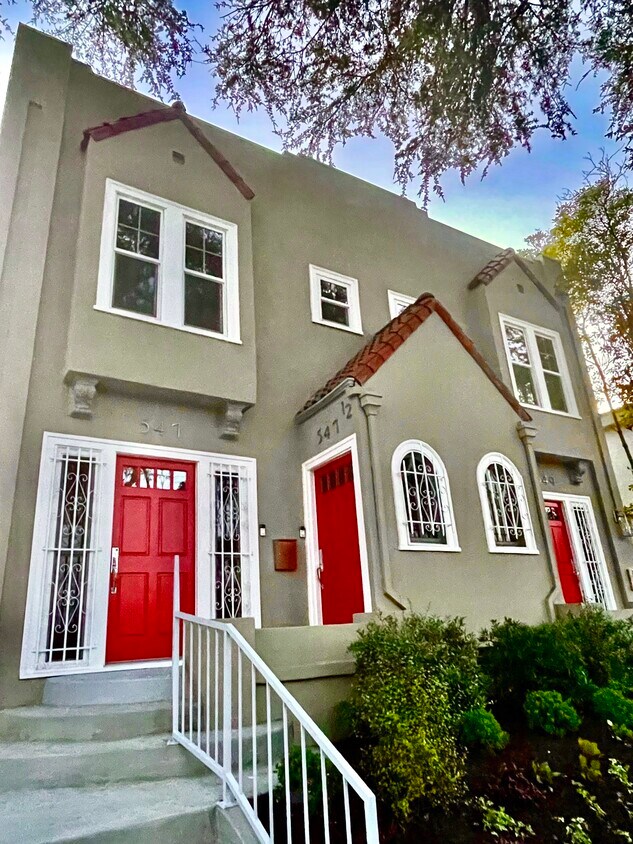 Primary Photo - 549 N Windsor Blvd
