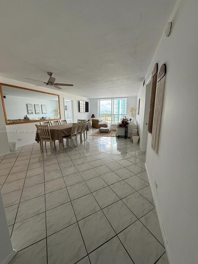 Foto del edificio - 6039 Collins Ave