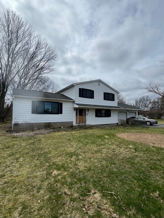 Building Photo - 1331 Whitney Rd E