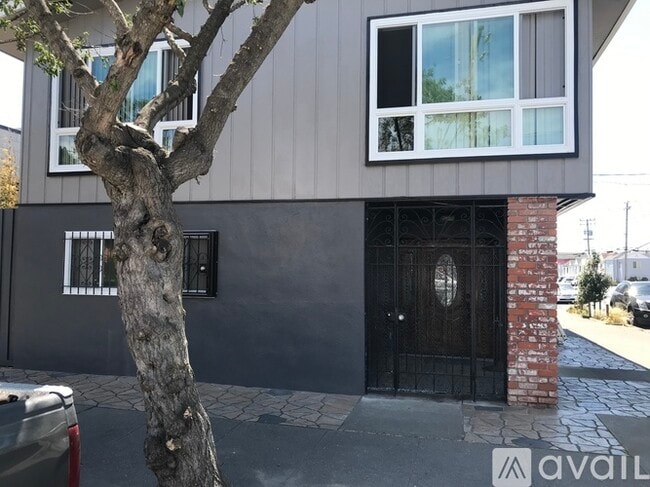 Building Photo - 1501 47th Ave