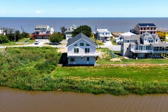 Building Photo - 9026 Shore Dr