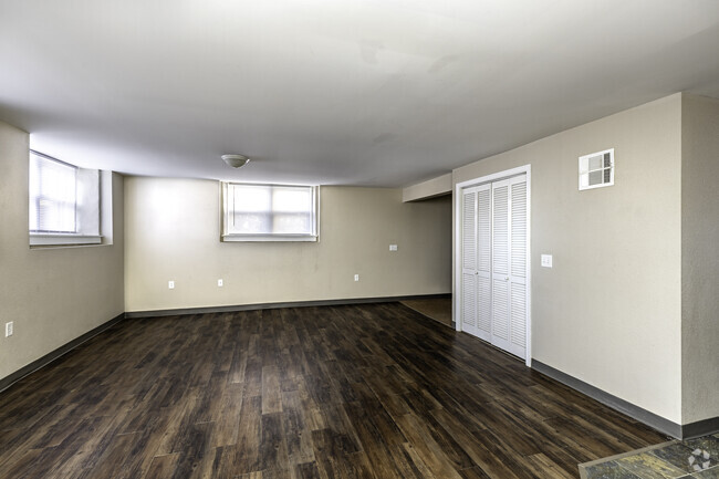 2BR, 1BA - 1097SF - Market Street Lofts