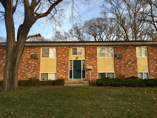 Building Photo - 3212 Homecrest Ave SW
