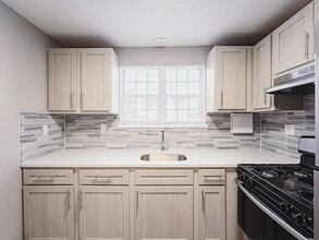 Building Photo - 164 Coe Ave