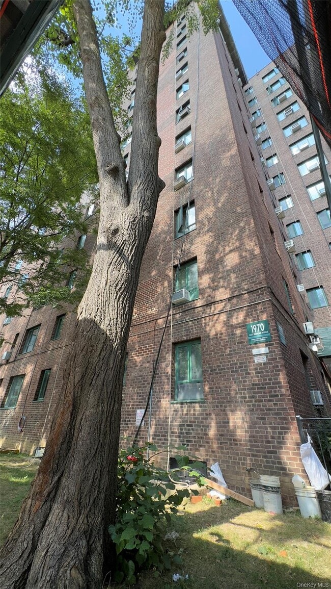 Building Photo - 1970 E Tremont Ave