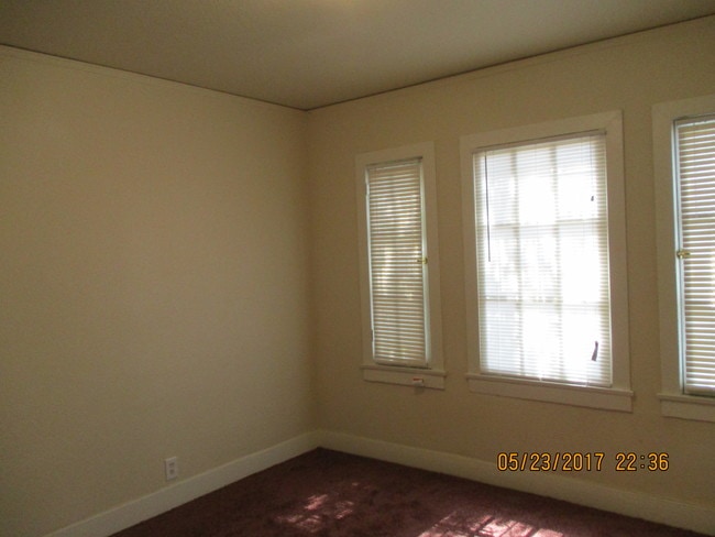 Building Photo - 2541 Carmona Ave