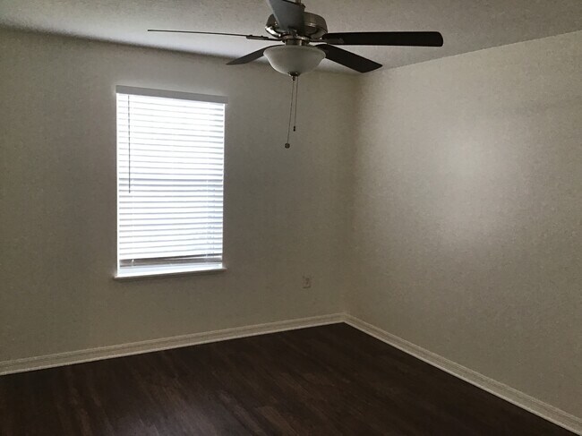 Foto del edificio - 5449 NW Wisk Fern Cir