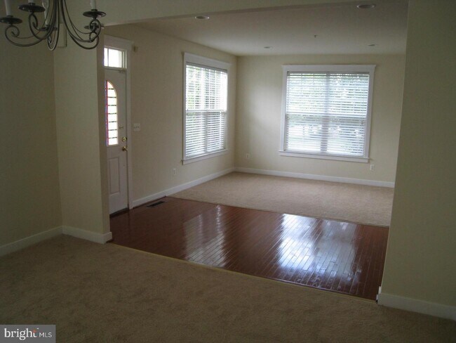 Building Photo - 14273 Catbird Dr