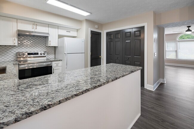 Building Photo - 4071 Hidden Hollow Dr