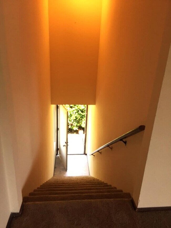 Foto del edificio - 2720 60 Ave SW - 2 bedrooms