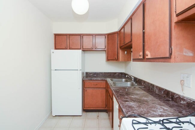 Building Photo - 665 W Wrightwood Ave