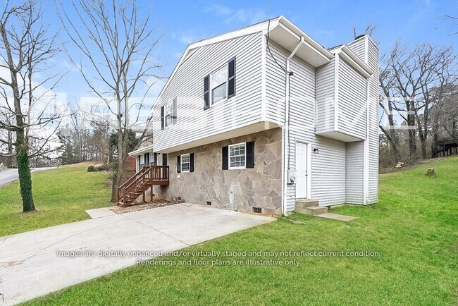 Building Photo - 7191 Woodland Cir