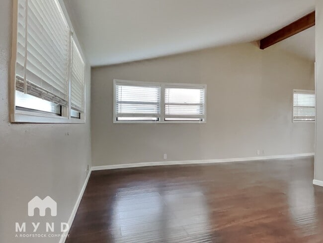 Building Photo - 925 Warren Way