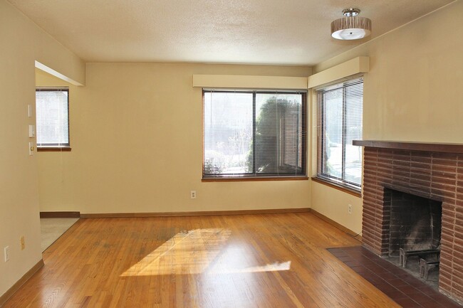 Building Photo - 2575 NW Lovejoy St