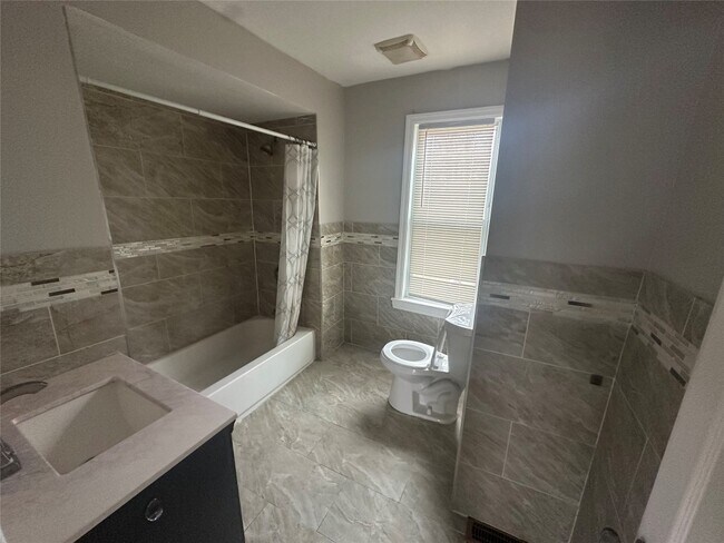 Building Photo - 62.5 Dickinson St