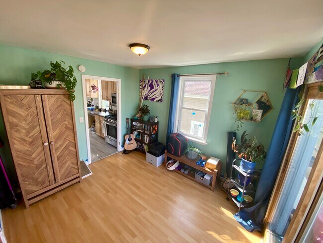 Building Photo - 30-2 Sherwood St