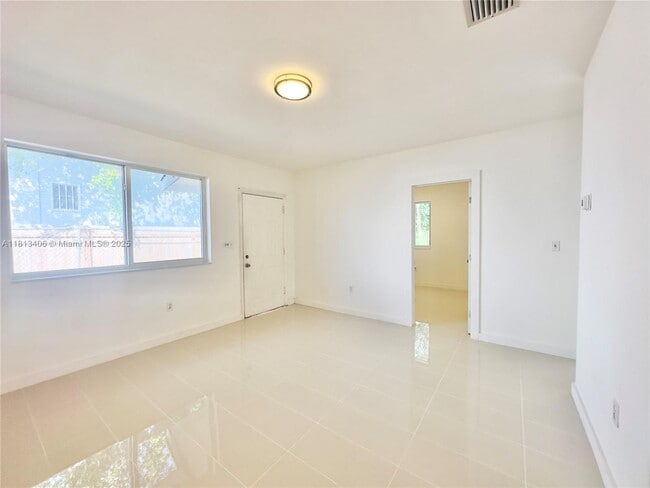 Foto del edificio - 1841 NW 55th St