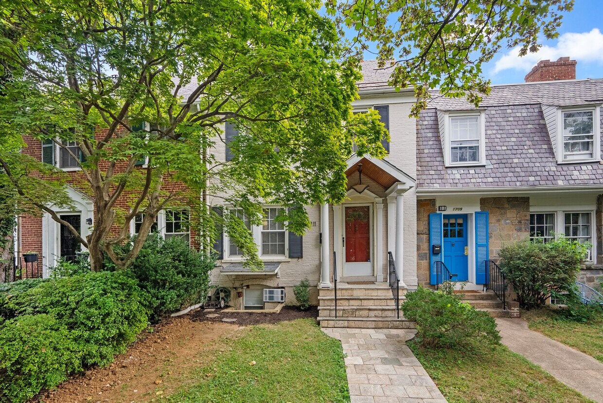Foto principal - 1711 37th St NW