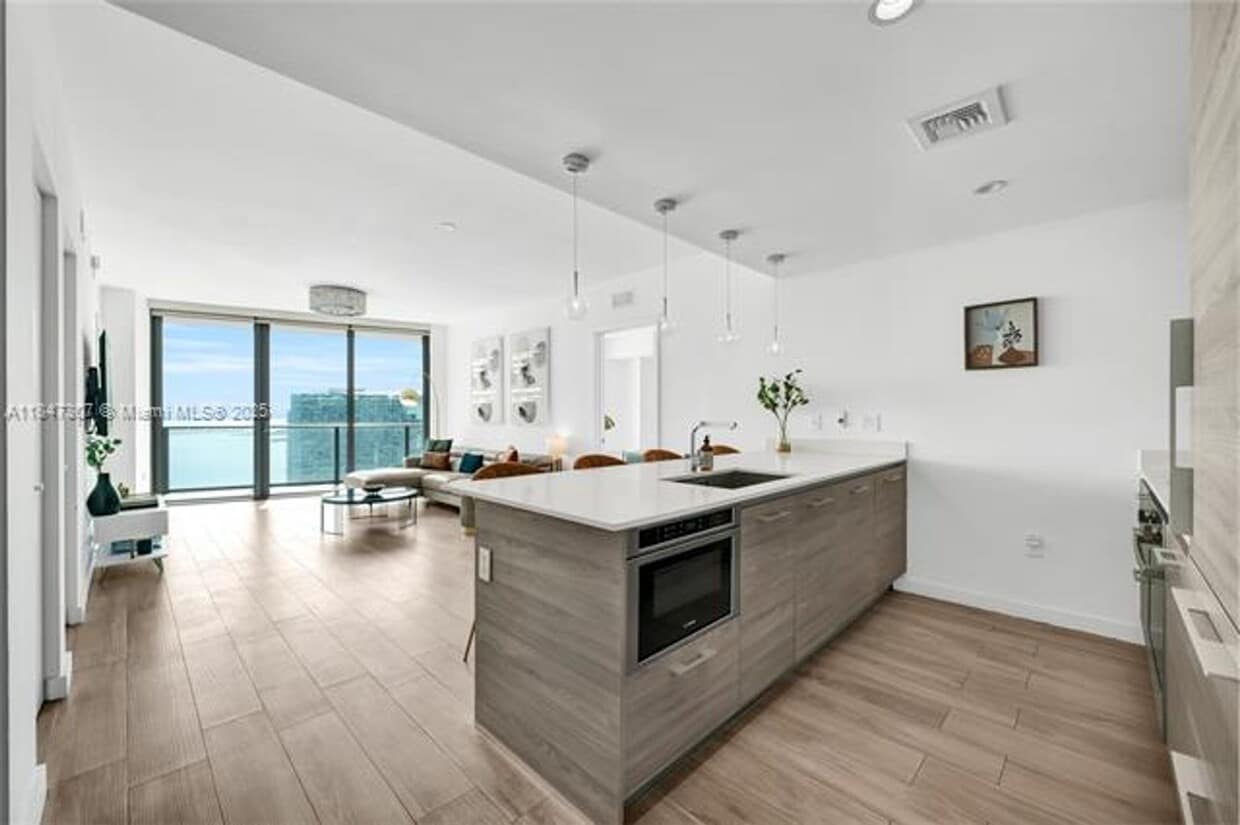 Primary Photo - 1300 S Miami Ave