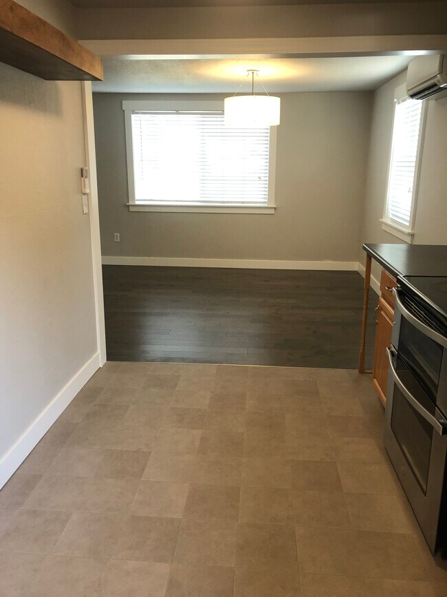 Open dinning room to kitchen. - 1018 S Geiger St