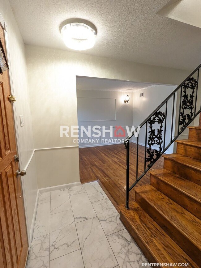 Foto del edificio - Charming 4 Bedroom / 2.5 Bath Upgraded Pro...