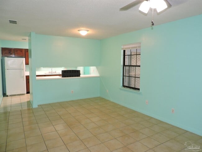 Building Photo - 1310 Pinnacle Dr