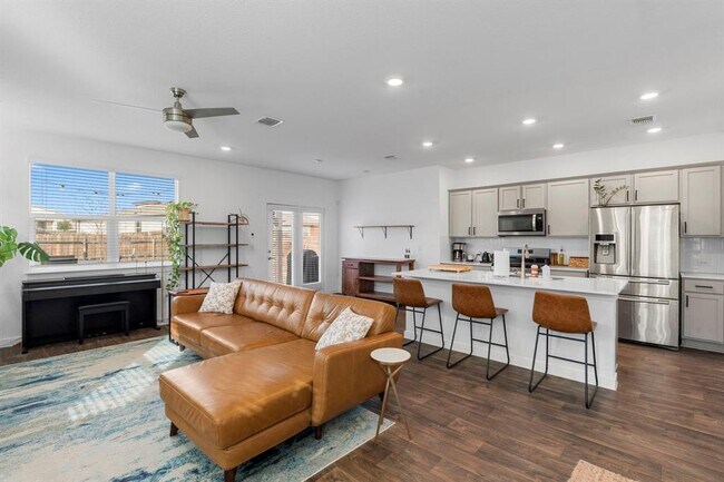 Foto del edificio - 3204 Egan Dr