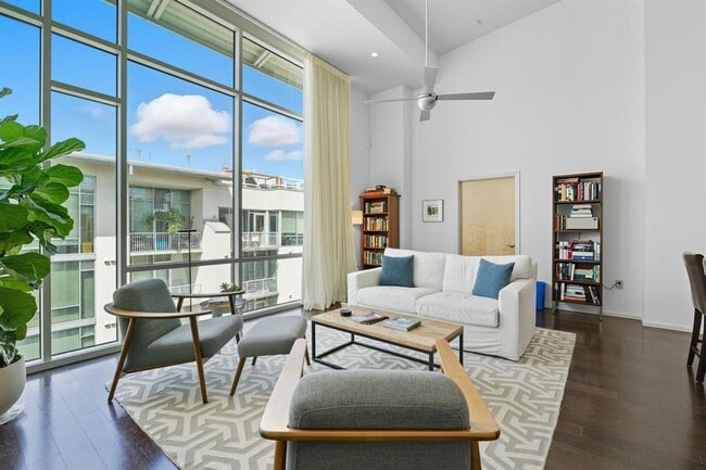 Building Photo - 1600 Barton Springs Rd
