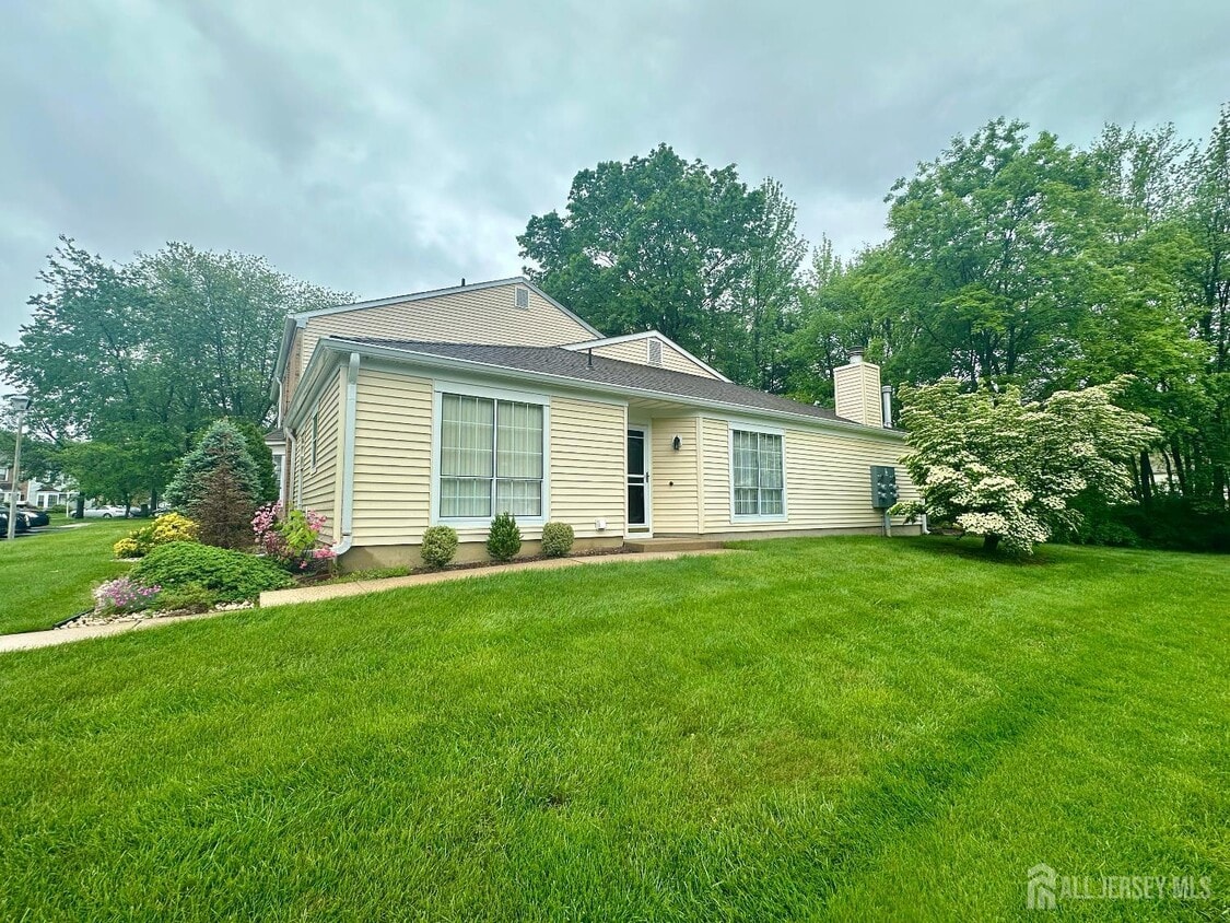 Foto principal - 143 Archery Ct