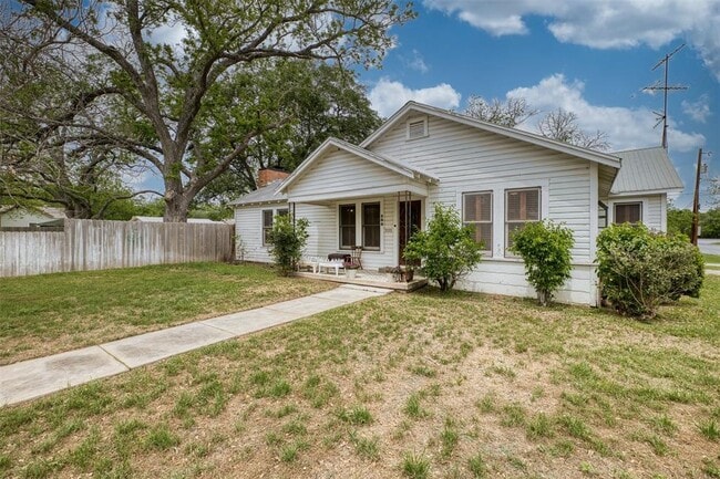 Building Photo - 500 W Austin St