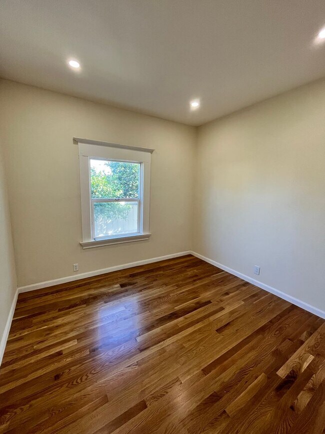 Foto del edificio - 1025-1027 E 17th Street