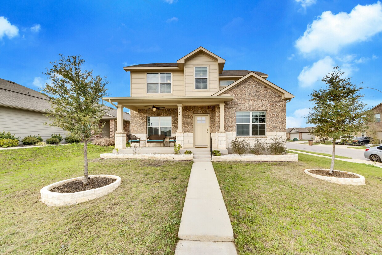 Foto principal - 3422 Couch Dr