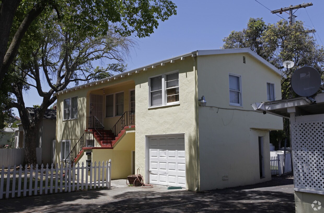Primary Photo - 130 Muller St