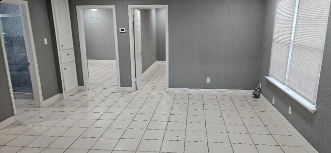 Foto del edificio - 7011 Hillsboro St