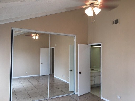 Building Photo - Great Floor Plan! 2 Bedroom 2 Bathroom Tow...