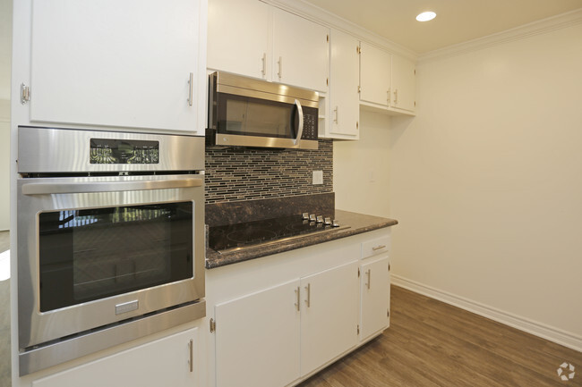 2BD, 1BA - 1100 SF - The Cottages