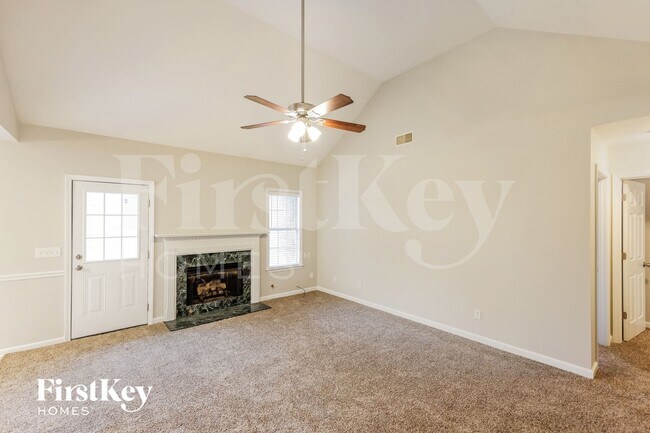 Foto del edificio - 146 Hickory Point Dr