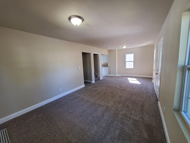 Building Photo - Updated 2 bedroom 2 bathroom with 2 Stall ...