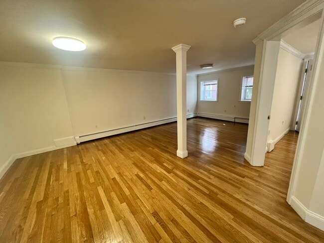 Building Photo - 1533 Beacon St
