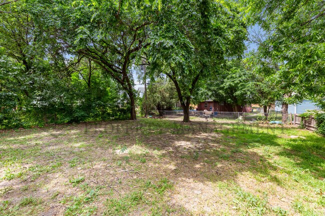 Foto del edificio - 1041 S Christine Ave