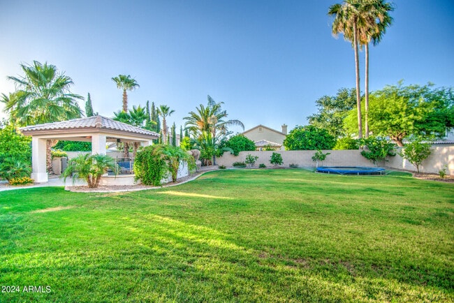 Building Photo - 2072 E Sierra Madre Ave